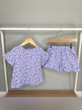 GAP - Relaxed T-Shirt and Ruffle Shorts - Warm Violet / Daisies